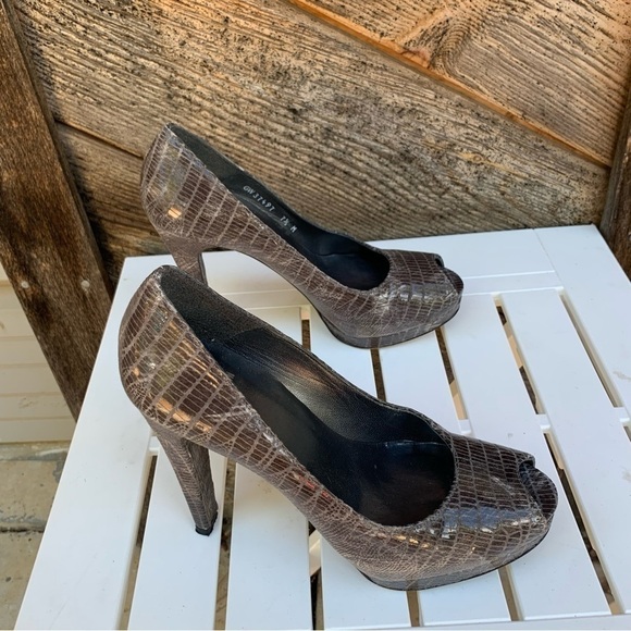 Stuart Weitzman Sadie 7.5 M Gray Snakeskin Peep Toe Platform Pump Stiletto Heels - Picture 4 of 12